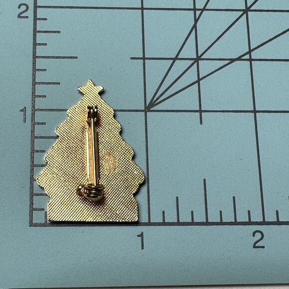 Vintage Cloisonne Christmas Tree Lapel Pin Gold Tone Presents Underneath 1-1/4" - Picture 6 of 8